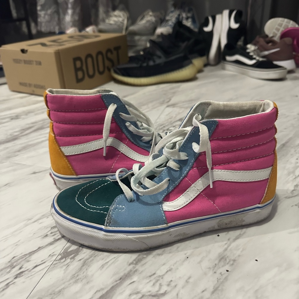 MULTICOLOR HIGHTOP VANS